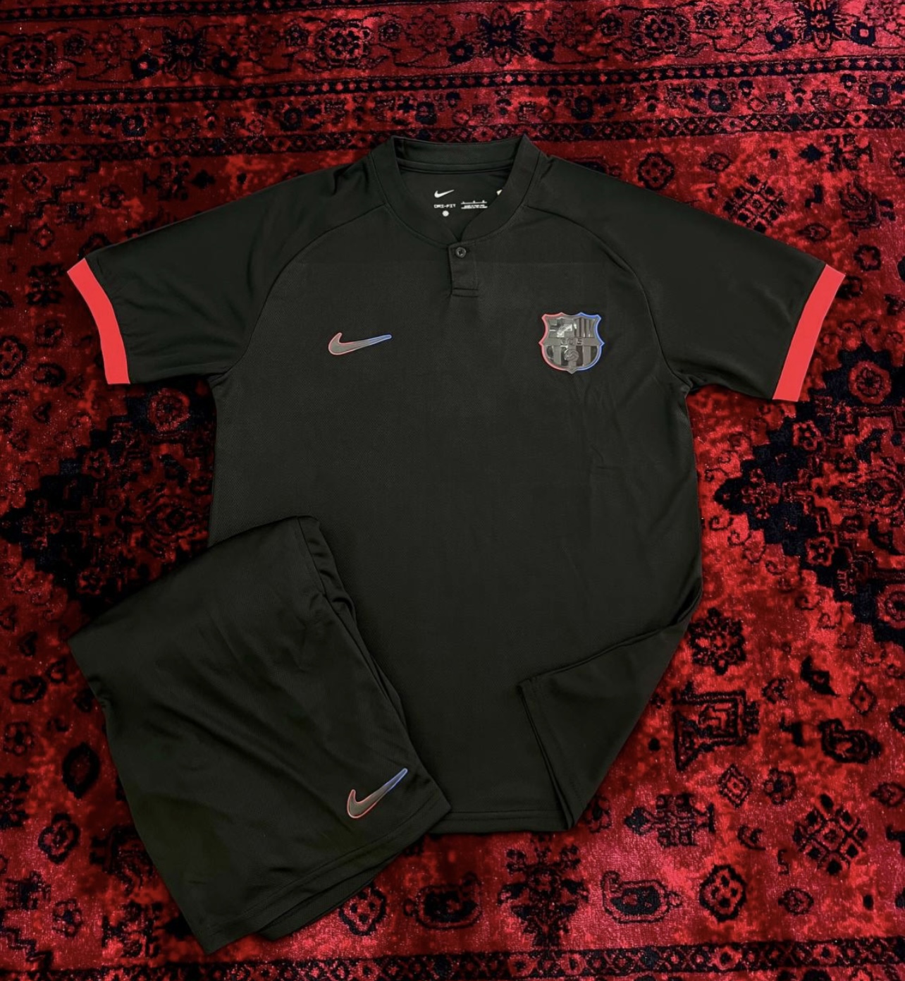 ست با شلوارک بارسلونا