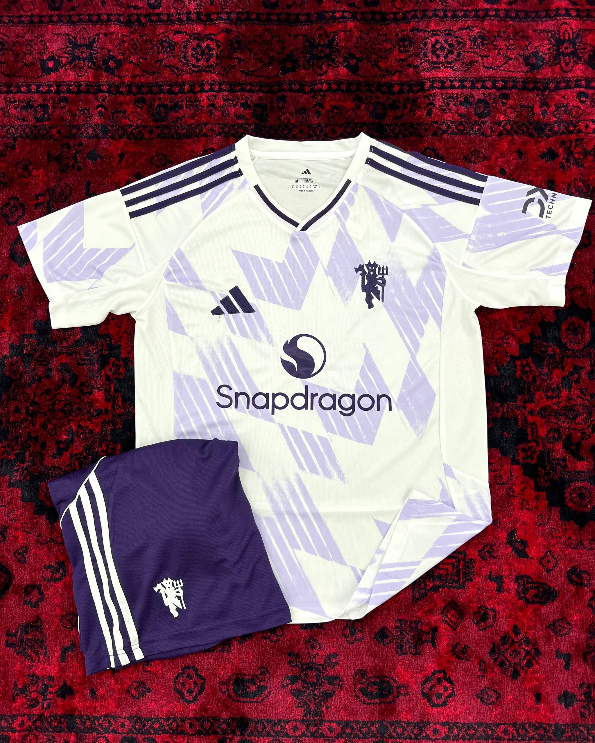 کیت سوم منچستر یونایتد 2026